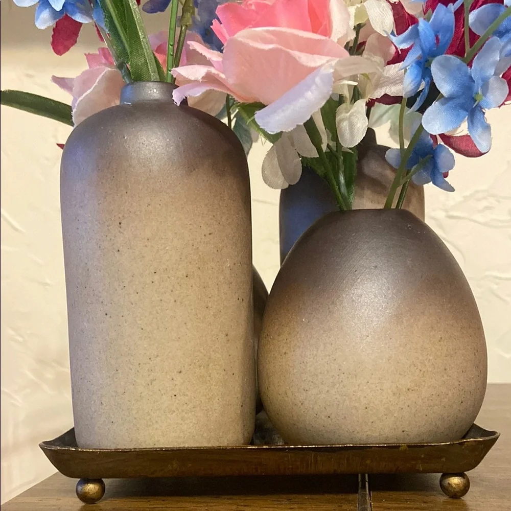Elegant Ceramic Vase Set with Flowers